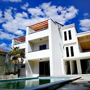 apartmani-star.hotelinzadar.com/